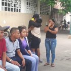  Según investigaciones, el hombre fue impactado por un carro que lo lanzó hasta una cuneta. 