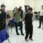  El fiscal Miguel Vélez explicó que el perjudicado llegaba de hacer unas compras en su vehículo cuando lo interceptaron los detenidos, quienes se le habrían llevado el celular y unos $500.  