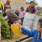  Los comerciantes y consumidores pese al temor de saqueadores salieron a las ferias. 