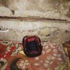  En el lugar donde se encontró encerrada a la chica había un colchón sucio. Allí estaba la mochila de la estudiante. 