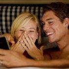  Aplicaciones con temática sexual para entretener a la pareja, encontrar diversión o para pasar un buen rato a solas existen en las tiendas de iOS y Android. 