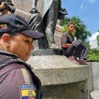  El sujeto pidió la presencia de funcionarios del Ministerio de Educación para que le solucione la situación. 