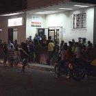  Luego de la atención médica ambos regresaron al CRS mientras sus parientes, en los exteriores, temían que algo peor les ocurra.  