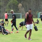  José Cifuentes seleccionado sub 20 se encuentra lesionado y se hace presente en los entrenamientos del América de Quito.  