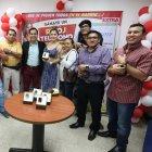  Yuribeth Cornejo y Dieter Hoffmann con los ganadores del fin de semana. 