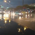  El chubasco se presentó con rayos y relámpagos. Algunas calles del norte se registraron anegadas. 