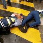  Tras el percance, los agentes fueron llevados al hospital del IESS. 