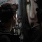  La mujer, de 41 años, les ofrecía alcohol y cigarrillos a los jóvenes antes de tener sexo. 