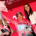  Así lucirá durante unas semanas para después volver a sus colores originales detallaron representantes de Telefónica y del Municipio de Quito, quienes ejecutaron este reconocimiento al lider del Giro de Italia. 