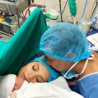  Alejandra Sánchez junto a su esposo Gastón Bustamante en el nacimiento de su hijo. 