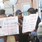  Persona en las afueras de la Casa de Justicia de Carcelén pedían prisión para el presunto violador.  