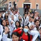  Desde hace varios días, los jóvenes que cursan estas carreras empezaron a movilizarse para exigir que las autoridades ajusten el monto del estipendio que se había reducido.  