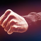  En el enfrentamiento salió afectada una mujer de 6 meses de embarazo, quien tuvo un parto prematuro. 