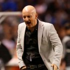  El técnico renovó contrato con los albos. 