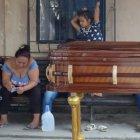  Familiares realizaron el sepelio del agricultor en Vinces. 