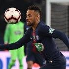  Neymar no se presentó a los entrenamientos del Paris Saint-Germain, supuestamente porque debía cumplir compromisos de su agenda comercial. 