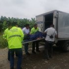  La Policía encontró el cuerpo al costado de la vía del recinto Jujanillo, en la parroquia Isla de Bejucal. 