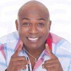  Richard tiene 48 años y es presentador del matinal De Casa en Casa. 