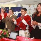  Karina Chango, al lado de su padre Luis, actual presidente de Mushuc Runa.  