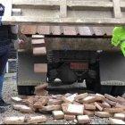  Los bloques de droga cayeron cuando agentes de la UIAN empezaron la requisa. 