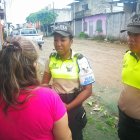  Carmen lleva cuatro meses en Ecuador y sufrió una agresión. Ahora debe tomar medicina y tiene que realizarse una valoración médica en uno de sus ojos a causa de esa situación.  