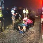  Galo Ortiz recibió atención de miembors del Cuerpo de Bomberos de Quito. 