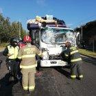 Al lugar llegaron seis efectivos del Cuerpo de Bomberos, un camión de rescate y una motocicleta de respuesta inmediata. 