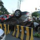  El siniestro provocó que los dos ocupantes del coche virado quedaran momentáneamente atrapados. 