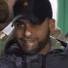  Christian Rodríguez, de 24 años, sonríe ante las cámaras, después de haber confesado que lanzó a su bebé de un mes provocando su muerte.  