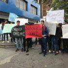 Los amigos del acusado pedían justicia para el joven y para Martha. 