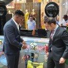  Máximo Banguera, arquero de Barcelona, inauguró su propio negocio.   