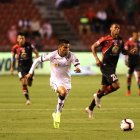  Adolfo Muñoz, en uno de los ataques infructuosos de Liga. 