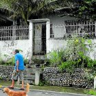  En esta vivienda habitaba Rosa Elvira Mora Banchón.  Aquí aún reside su hijo Galo Franco. 