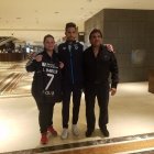  Luis Amarilla junto a sus padres, Édgar y Victoria quienes lo están visitando. 