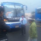  Tras la denuncia y detención los otros conductores del bus de la línea 10 que estacionan en Huachi El Progreso no quieren llevar a la joven. 