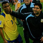  Diego Maradona, que hoy 30 de octubre cumple un año más de vida, acumula varias historias con este país. 