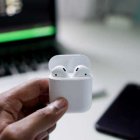  Los nuevos AirPods 2 podrían activar a Siri solo con la voz. 
