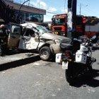  El accidente de tránsito fue provocado por dos vehículos, una camioneta y un bus. 