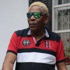  Cabezas continúa con su característico look del cabello rubio. Es como su marca personal.  