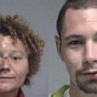  A la mujer se le fijó una fianza de $12,508, mientras que el hombre está detenido sin fianza. 