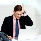  Después de un error laboral, recuperar la confianza se torna complicada al estar fiscalizado por sus superiores. 