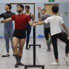  Julio Acosta, Joshua Rengifo y Pedro Cabrera son algunos de los integrantes del cuerpo de ballet del Teatro Centro de Arte.  