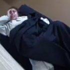  La mujer tuvo que dar a luz sin asistencia médica. 