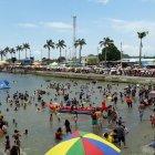  Unos 10 mil turistas llegaron a la playa de Bajo Alto en el cantón El Guabo. 