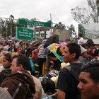  Miles de venezolanos han llegado a Tulcán con la finalidad de trasladarse hacia Perú. 