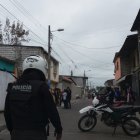  Los policías acudieron al sitio para realizar las pericias pertinentes. 