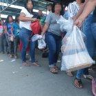  Las personas llevaron los festines navideños en tarrinas de 3.5 a 4 litros, las cuales tenían que ser de plástico y transparente.   