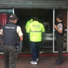  Por la mañana, el hecho fue descubierto y agentes de grupos especializados llegaron para recabar información. 