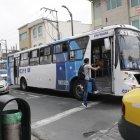  La elección del medio para movilizarnos suele estar sujeta a varios factores, sin embargo, la tendencia en nuestro país es usar el transporte público. 