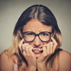  La fobia es un miedo irracional a algo. En algunos casos a cuestiones tan simples, como ver un árbol o un queso. 